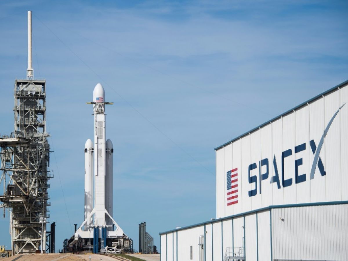 Divider background of  SPACEX